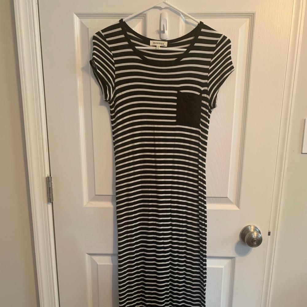 Monteau. Long dress with cute pocket.
